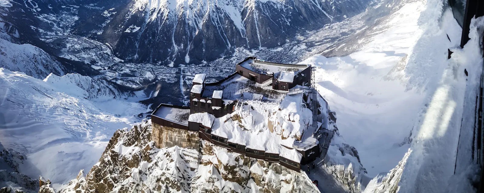 Paysage enneigé vu depuis l'Aiguille du Midi, à Chamonix