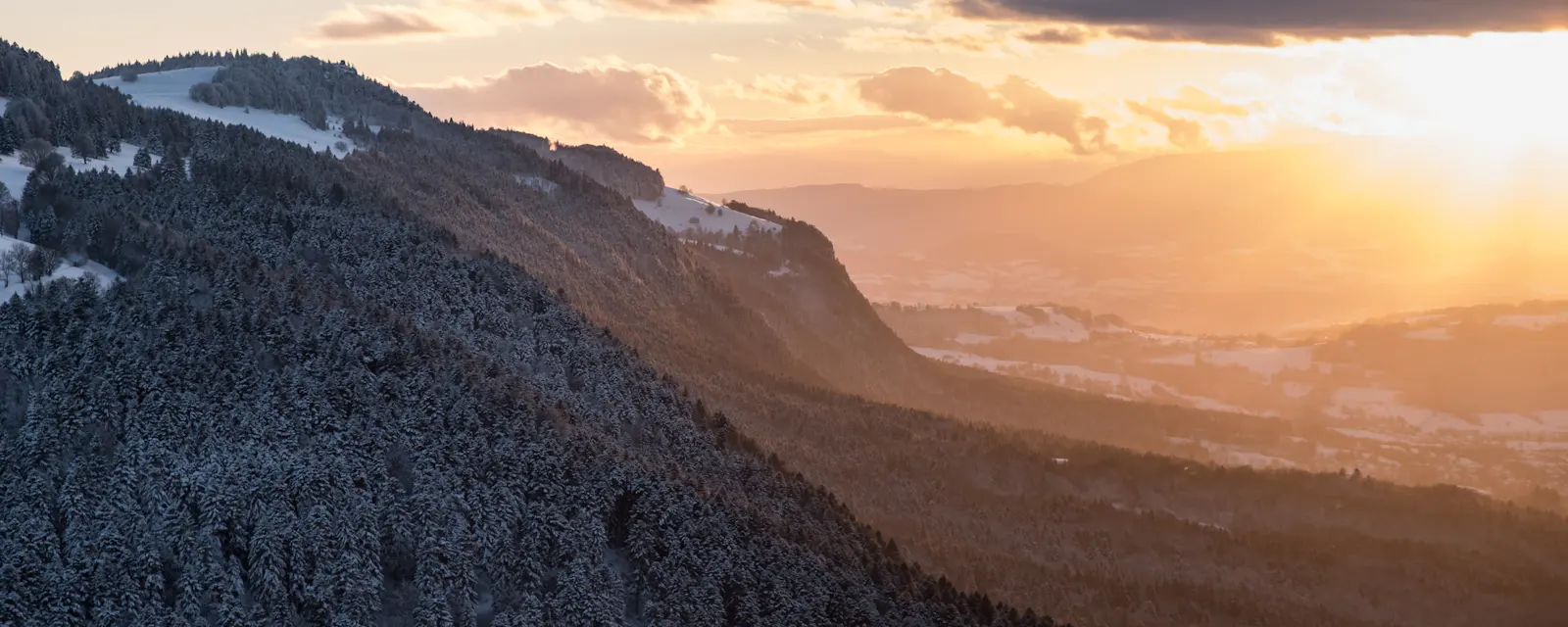 Le Salève au coucher du soleil, à Monnetier-Mornex