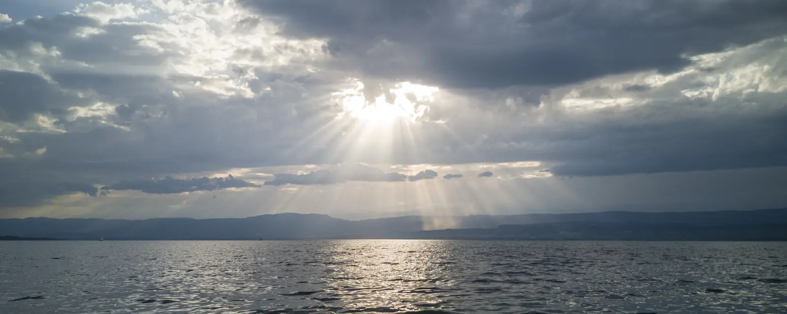 Le Léman sous un ciel d'orage, à Thonon-les-Bains